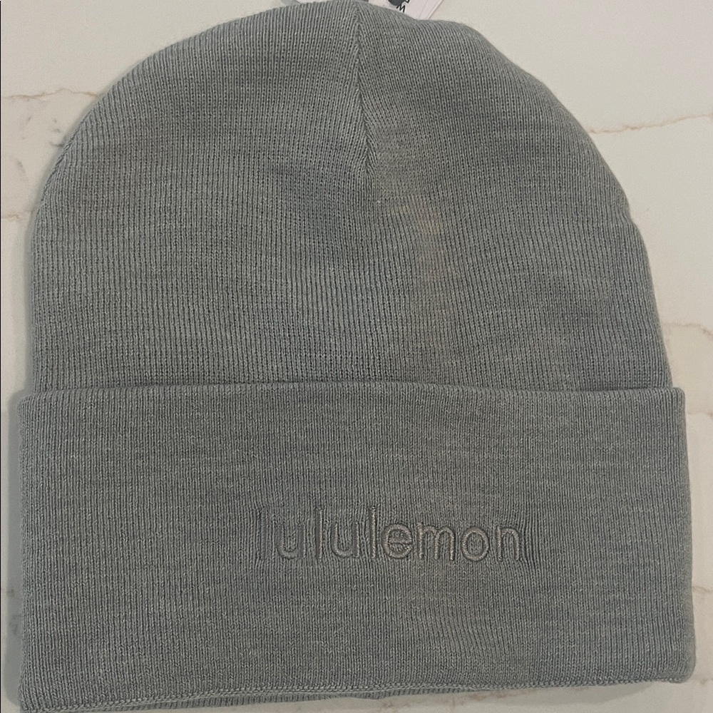 Lululemon Merino wool blend for softness:warmth.  Revelation Beanie, unisex